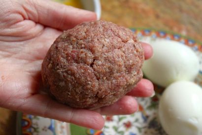 Scotch Eggs ~ profond frit, saucisse couvert Hard Boiled Eggs - Christina - s Cucina