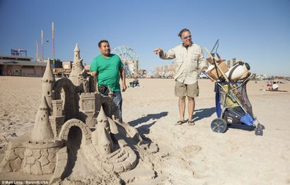 Sculpteur Matt Long fait des châteaux de sable géant à New York, Daily Mail en ligne