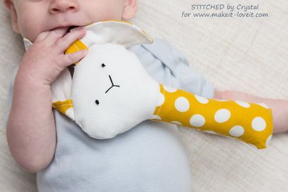 Coudre un hochet en peluche pour bébé (