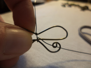 Elle est un fil Wrap Dragonfly Pendant Tutorial