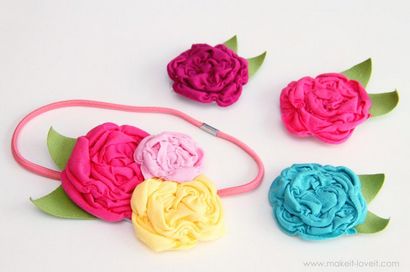 Froncés fleurs en tissu fabriqués à partir de morceaux de tissu en tricot, Make It et adore