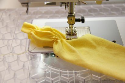 Froncés fleurs en tissu fabriqués à partir de morceaux de tissu en tricot, Make It et adore