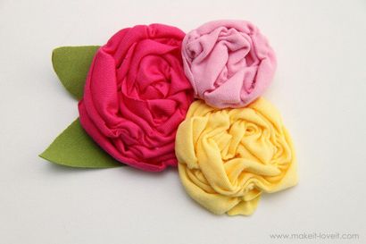 Froncés fleurs en tissu fabriqués à partir de morceaux de tissu en tricot, Make It et adore
