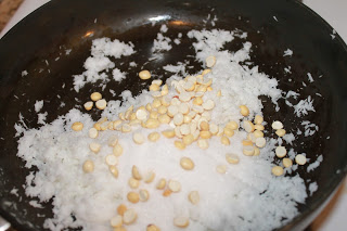 Simple Kozhukattai - raviolis à la vapeur indienne avec remplissage de noix de coco sucre (indien) Simple Kozhukattai - raviolis à la vapeur indienne avec remplissage de noix de coco sucre