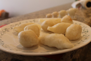 Simple Kozhukattai - raviolis à la vapeur indienne avec remplissage de noix de coco sucre (indien) Simple Kozhukattai - raviolis à la vapeur indienne avec remplissage de noix de coco sucre