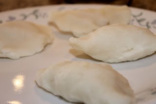 Simple Kozhukattai - raviolis à la vapeur indienne avec remplissage de noix de coco sucre