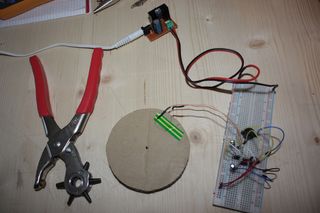 Simple détecteur de métal 8 étapes (avec photos)