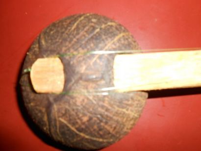 Einfaches Musik-Instrument Mit Coconut Shell und Bambus-Stock