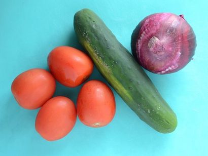 Salade de concombre tomate simple - Bytes budget