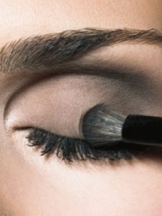 Smokey yeux __gVirt_NP_NN_NNPS<__ Pas de maquillage par étape avec des photos (étape par étape maquillage) Smokey yeux Pas de maquillage par étape avec des images