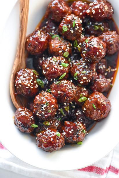 Nouilles soba avec boulettes de viande Sriracha