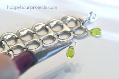 Soda Pop Tab Upcycled Bracelet Tutorial - Projets Happy Hour