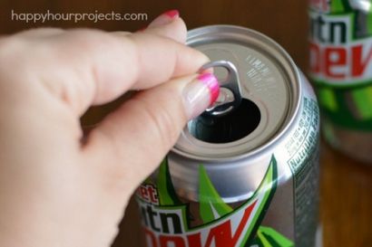 Soda Pop Tab Upcycled Bracelet Tutorial - Projets Happy Hour