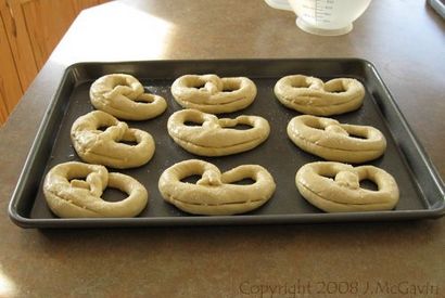 Doux bretzels allemands Plongé dans Lye recette (immersion) Doux bretzels allemands Plongé dans Lye Recette