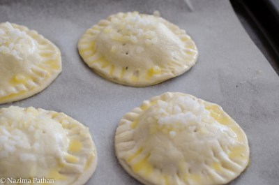 Spiced Apple et Rhubarbe Pies main - pour les mini mains