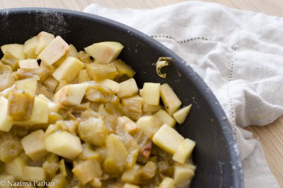 Spiced Apple und Rhabarber Hand Pies - für Mini-Hände