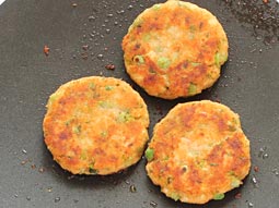 Épicé Aloo Tikki Recette - extérieur Crisp souple intérieur Aloo Tikki ki