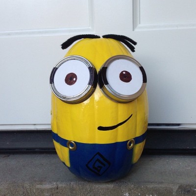 Spray Paint Pumpkins Minion pour Halloween! (citrouilles) Spray Paint Pumpkins Minion pour Halloween!