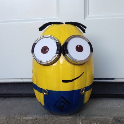 Spray Paint Pumpkins Minion pour Halloween!