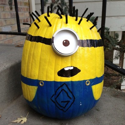 Spray Paint Pumpkins Minion pour Halloween!