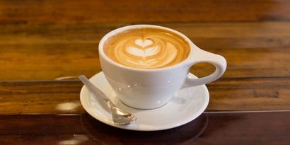 Guide étape par étape sur la façon de faire Breve café, obtenir un Cafetière