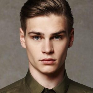 Coupes de cheveux de cheveux raides pour les hommes