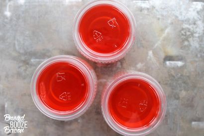 Strawberry Basil Lemonade Jello Shots - Brot Booze Speck