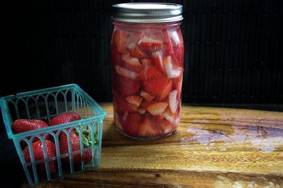 Strawberry Infused Vodka 10 Steps (mit Bildern)