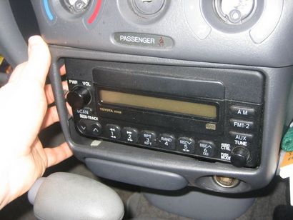 Swap Out Your Car Stereo (n) 9 Schritten (mit Bildern)