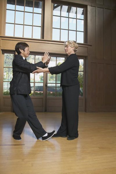 Tai-Chi-Übungen und Bewegungen