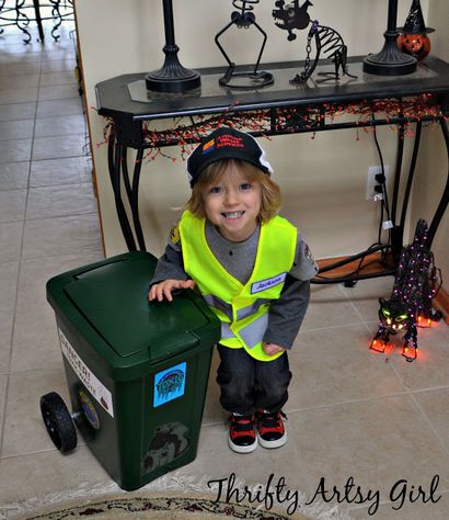 Sortez le bricolage Trash enfant en bas âge Sized Trash Can et roues Garbage Man Costume ~ Thrifty Artsy Fille