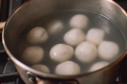 Tang Yuan (Sweet Boulettes de riz avec remplissage de sésame noir) - La vie de Woks