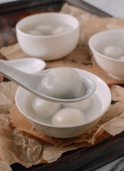 Tang Yuan (Sweet Reisbällchen mit schwarzer Sesam Füllung) - Die Woks des Lebens