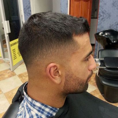 Fade conicité Haircut pour les hommes - Bas, Haut, Afro, Mohawk Fade