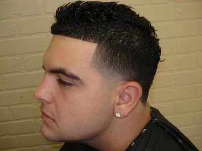 Fade conicité Haircut pour les hommes - Bas, Haut, Afro, Mohawk Fade