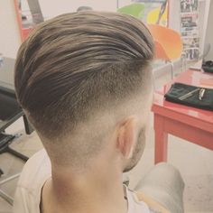 Fade conicité Haircut pour les hommes - Bas, Haut, Afro, Mohawk Fade