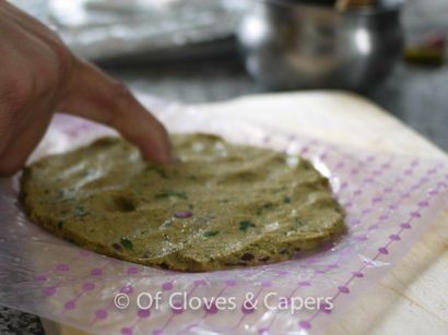 Thalipeeth Rezept, wie Maharashtrian thalipith- Schritt für Schritt machen - von Gewürznelken - Capers