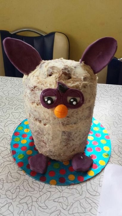 Les années 1970 Furby régime de gâteau d'anniversaire