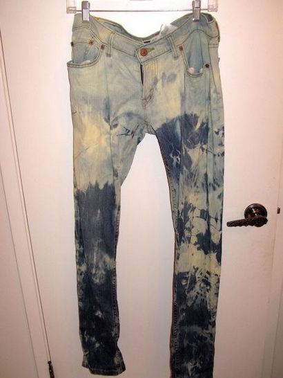 Die 90er Jahre sind die neuen 80er How To Acid Wash Ihre Jeans wie ein Grunge-Göttin