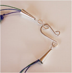 Die Perlenstickerei Gem s Journal 4 Ways to Finish Cord Ketten unter Verwendung verschiedener Entdeckungen