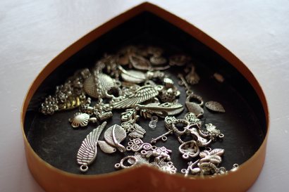 Guide du débutant pour la fabrication de bijoux en métal - Sûrement Simple