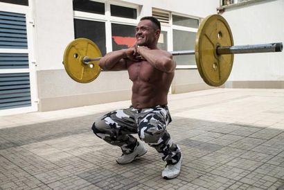 Les avantages de Barbell Squats avant