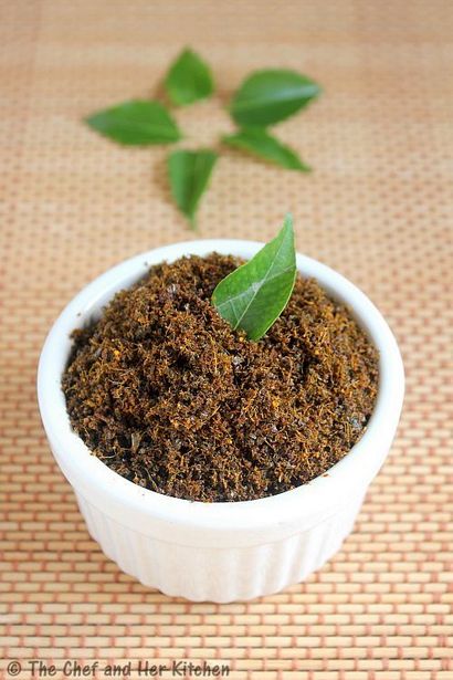 Le chef et sa cuisine Karivepaku Podi, feuilles de curry en poudre pour le riz