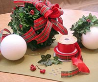 Le conservateur intérieur traditionnel Boules de Noël Embrasser