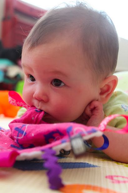 Le Crafter expérimental Crinkle Tag jouet pour Baby- bricolage Tutorial