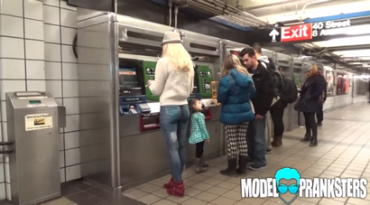 Ce modèle demi-nu - Jeans Skinny Faux Prank Fooled Tout le monde