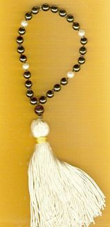 Il s'agit de perles de mala et perles prière leur taille et leur utilisation