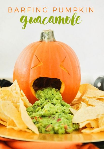 Werfen Up Kürbis Guacamole - Eine festlichen Halloween-Party-Nahrung