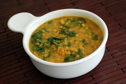 Toor Dal Curry mit Spinat (Toor Palak Dal), der Geschmack Raum