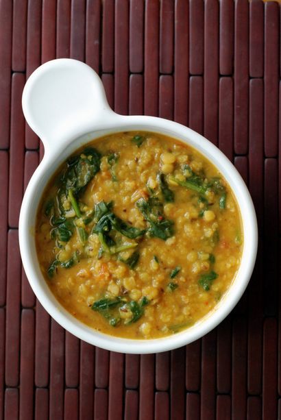 Toor Dal Curry mit Spinat (Toor Palak Dal), der Geschmack Raum